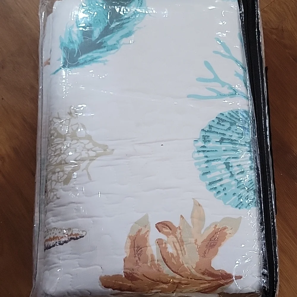 Great Bay Home Key West Quilt Set aqua white background shells starfish F/Q New…